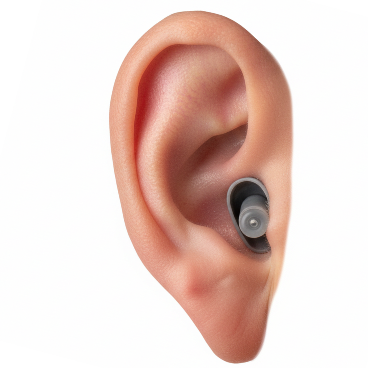 Ohrstöpsel "Lehrer in Neukölln" von Berlin Ear Guard. Ansicht - im Ohr. Man sieht die Nahaufnahme eines Ohres und wie der Ohrstöpsel gegen Kinderlärm darin perfekt sitzt.
